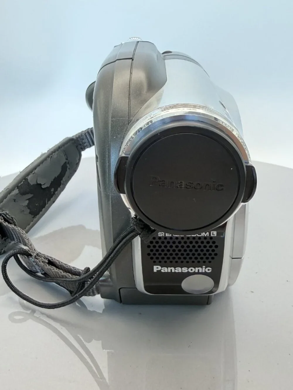 Panasonic Palmcorder MultiCam VDR-D105 DVD Camcorder Charger Discs Manual Works